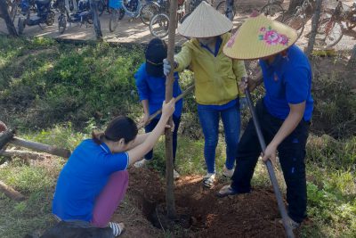 TRỒNG CÂY XANH CHÀO MỪNG KỈ NIỆM 40 NĂM NGÀY NHÀ GIÁO VIỆT NAM